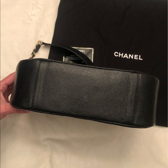 ❌SOLD❌Authentic Chanel Quilted Caviar Shoulder Bag - Picture 4 of 8
